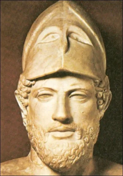 Illustre Grec qui fut à la fois orateur, guerrier et quinze fois stratège, il dirigea pendant trente ans les destinées d'Athènes. Sur la photo, le casque corinthien indique les fonctions de stratège. Il fit construire des monuments tel le Parthénon, qui font l'éloge de son époque démocratique :