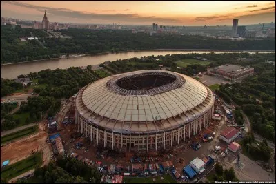 Lequel de ces stades a la plus grande capacité et lequel a la plus petite capacité ?