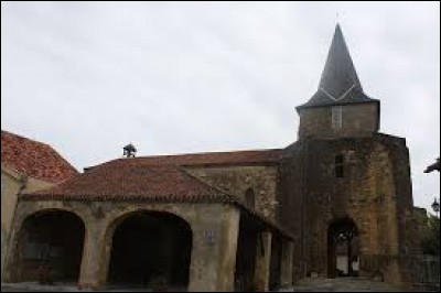 Le point de départ de cette nouvelle balade se trouve devant l'église Saint-Cyr et les halles de Castelnau-Rivière-Basse. Village Haut-Pyrénéen, il se situe dans l'ancienne région ...
