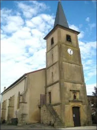 Voici l'église Saint-Martin d'Hatrize. Commune de l'ancienne région Lorraine, dans le Pays Haut, elle se situe dans le département ...