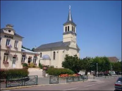 Nous prenons la direction de l'Ile-de-France et de La Queue-les-Yvelines. Ville de la plaine de Montfort, elle se situe dans le département ...