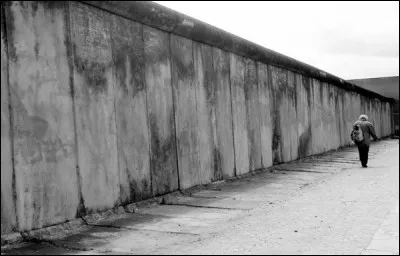 Le mur de Berlin a duré plus de trente ans.