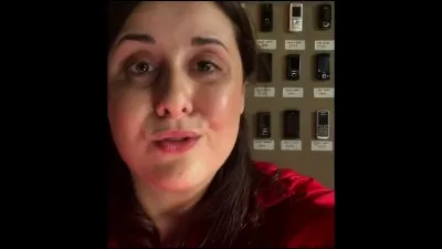 Comment s'appelle la prof ?