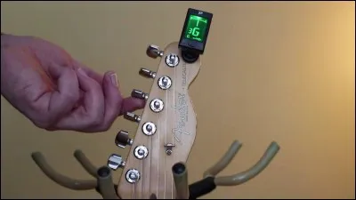 "Désaccorder" est créé par...