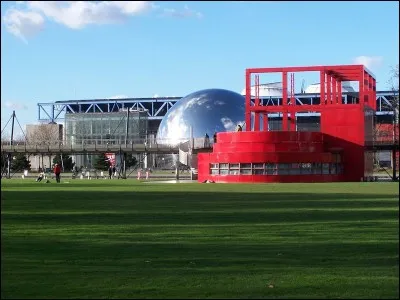 Sur combien d'hectares s'étend le parc de la Villette, le plus grand parc de Paris ?