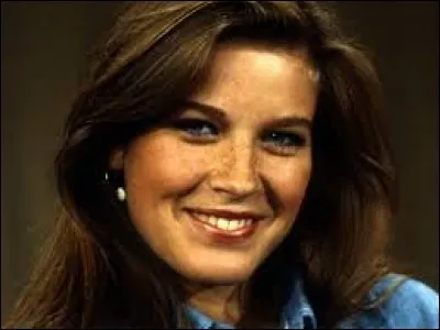 Dans les années 80, Corynne Charby interprétait une chanson intitulée 'Boule de...' quoi ?