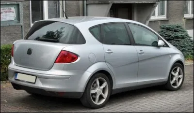 Quel est le nom de cette Seat moche ?