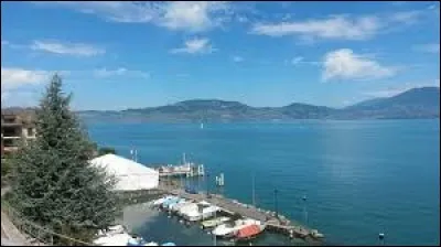 Entre quels pays se situe le lac Léman ?