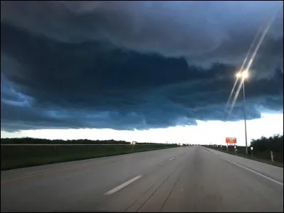 Les ouragans ont une trajectoire plutôt...