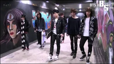 Qui a composé la chanson ''Tomorrow'' ?