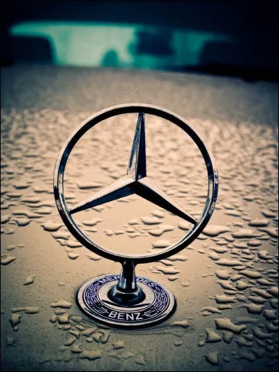 Le logo de Mercedes-Benz a toujours été une étoile à trois branches.