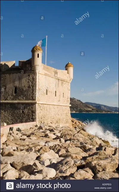 Le mot "bastion" est synonyme de bastide !