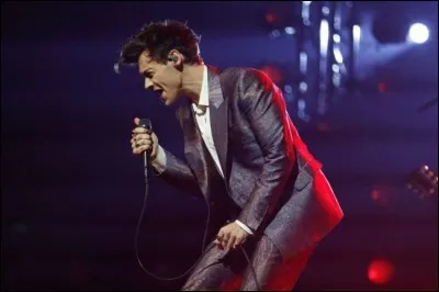 Durant sa tournée, il a dévoilé 2 nouvelles chansons, lesquelles ?