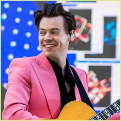 Complète les paroles de cette chanson ("Carolina") : 
"She's got a book for every situation...".