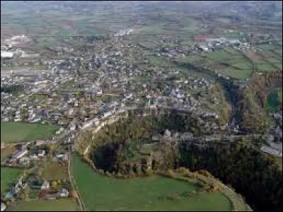 Le Trou de Bozouls est une gorge de 100m de profondeur et d'environ 400m de diamètre. Dans quel département le trouve-t-on ?