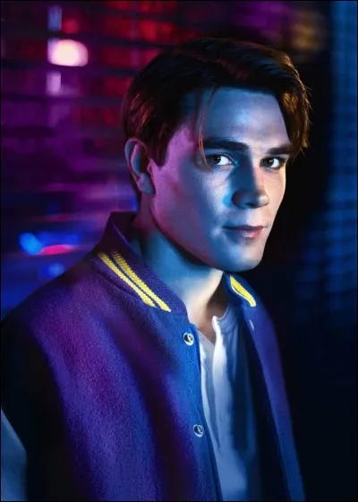 De quel meurtre est accusé Archie dans le dernier épisode de la saison 2 ?