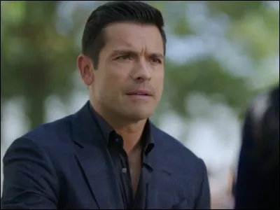 Ou est Hiram Lodge dans la saison 1 ?