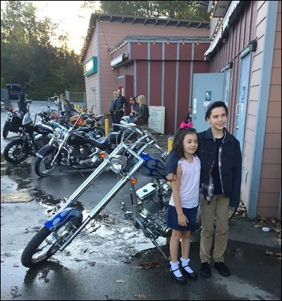 Comment s'appelle la soeur de jughead ?