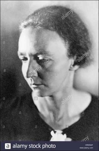 1897 : Comment se prénomme sa première fille ?