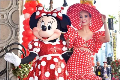 Qui est présenté comme l'oncle de Minnie ?