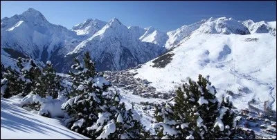 Cette principaut&eacute; est nich&eacute;e au c�ur des Alpes.