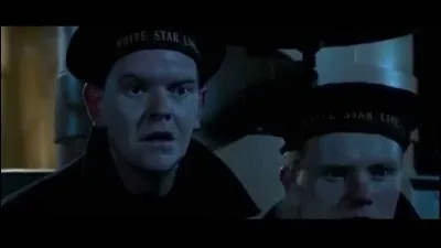 Que font Jack et Rose quand le paquebot heurte l'iceberg ?