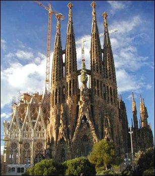L'emblème de cette ville est la Sagrada Familia d'Antoni Gaudi.
