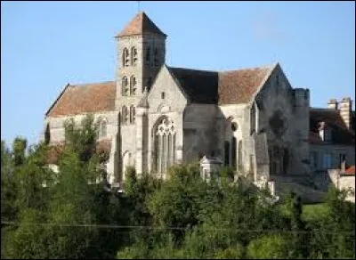 Voici l'église Notre-Dame d'Oulchy-le-Château. Commune Axonaise, elle se situe en région ...