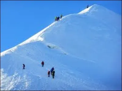 En quelle ann&eacute;e Jacques Balmat et Michel Poccard ont-ils r&eacute;ussi la premi&egrave;re ascension du Mont Blanc ?