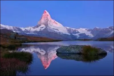 Le Cervin (ou Matterhorn), haut de 4 478 m&egrave;tres, se situe &agrave; la fronti&egrave;re de deux pays. Lesquels ?