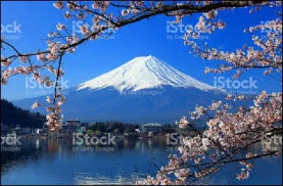 Quel est ce c&eacute;l&egrave;bre sommet, haut de 3 776 m&egrave;tres ?