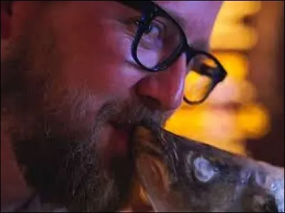 Dans quel pays pratique-t-on le "screech" qui consiste &agrave; embrasser une morue apr&egrave;s avoir bu un verre de rhum ?