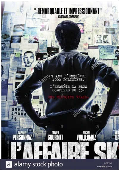"L'Affaire SK1"
Les membres de la brigade criminelle sont mobilisés sur le viol et le meurtre d'une jeune fille dans la capitale. L'enquête piétine. Franck Magne, un jeune inspecteur, s'y plonge bientôt corps et âme et met rapidement au jour des liens avec d'autres affaires de viols et d'assassinats non résolues.