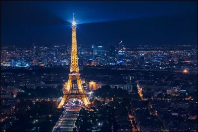 Quelle est la hauteur de la tour Eiffel ?