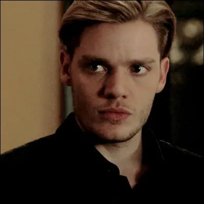 Qui sont les parents adoptifs de Jace ?