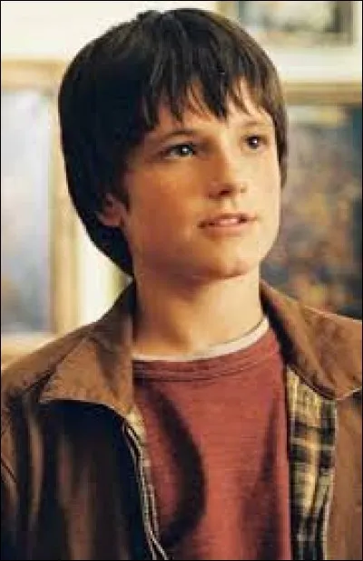 Je sais, je suis un gamin, mais vous devriez pouvoir me reconnaître ! Je suis...