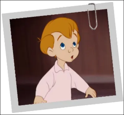 De quoi Michel, le petit garçon du film ''Peter Pan'' ne se sépare-t-il jamais ?