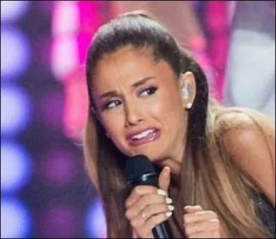 Elle déteste la nage.