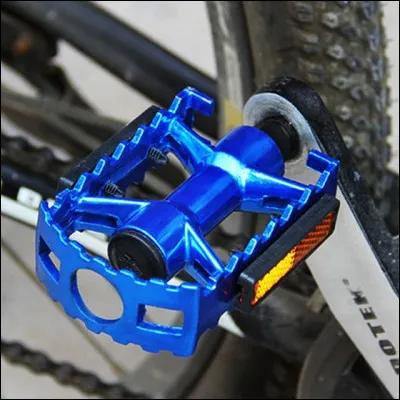 On appelle "grand-bi" une bicyclette sans pédales.