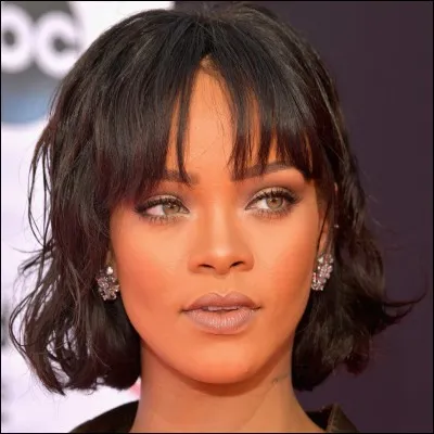 Des fans surexcités ont fait croire que Rihanna ne s'était jamais douchée pour atteindre l'orgueil de la star.