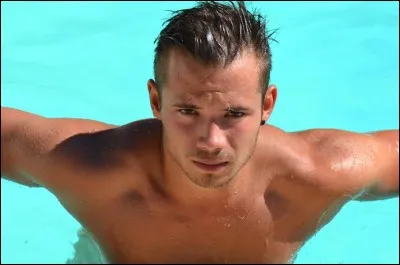 A quel &acirc;ge a-t-il commenc&eacute; &agrave; jouer des percussions ?