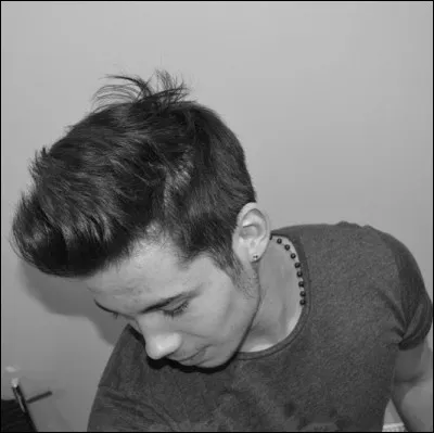 Que porte-t-il la plupart du temps ?