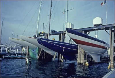 En 1983, quelle automobile porte le nom d'un voilier de l'América's Cup ?