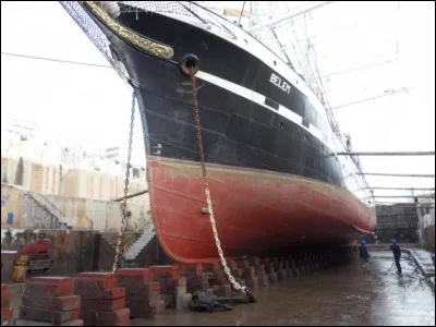 En quelle matière est faite la coque du Belem ?