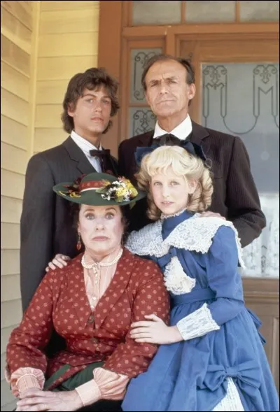 De qui Nancy tombe-t-elle amoureuse dès son arrivée à Walnut Grove ?