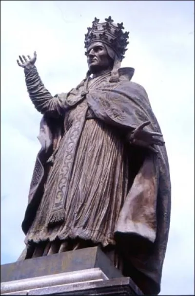 Quel pape est originaire d'Aurillac ?