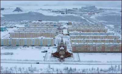 Dans la République de Sakha, combien de routes semblent praticables pour les touristes ? (2018)