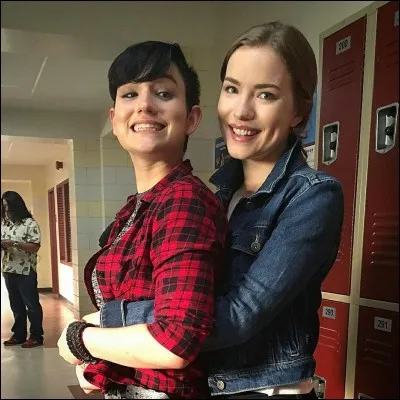 Qui sont les personnages principaux de la série ?