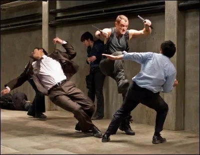 Tu vois des personnes se battre. Que fais-tu ?