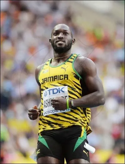 Le record de Nickel Ashmeade est de [...] sur 100 m et [...] sur 200 m.